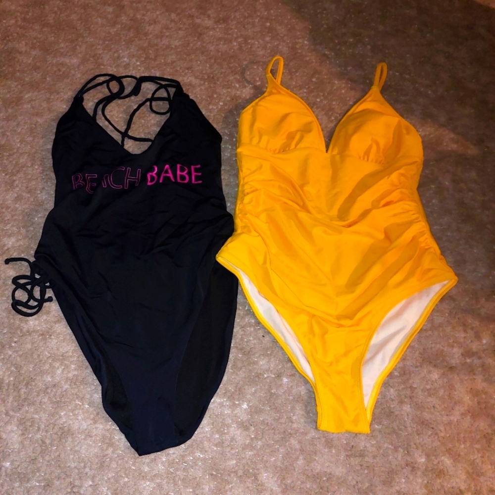 Beach Babe Black and Yellow Swimsuit SetBundle Swimsuit Set of 2 Size: M